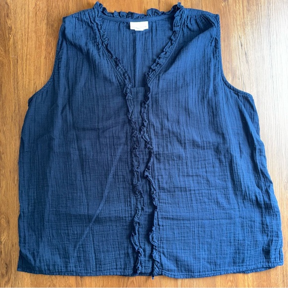 Liz Claiborne Tops - liz claiborne navy blue sleeveless blouse